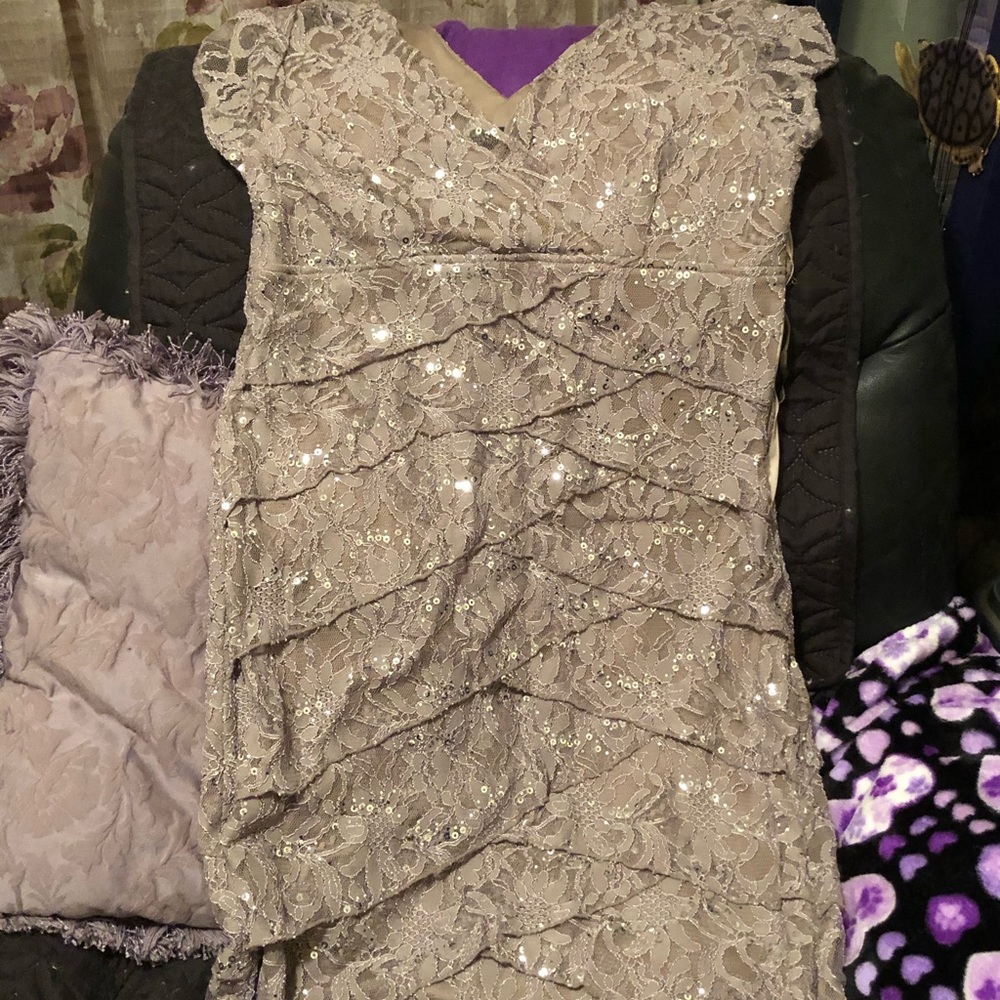 🇺🇸 Fancy Dress. To the knee. Lace overlay. 🇺🇸